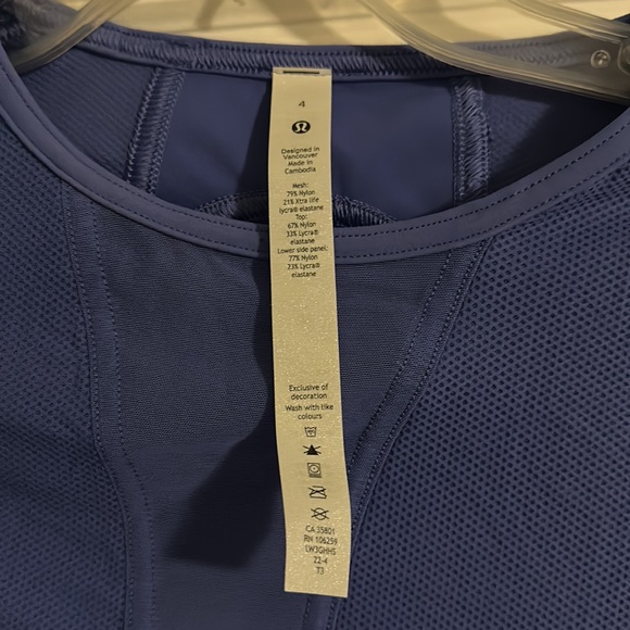 NWT Mesh Panelled Training Long
Sleeve Shirt - Picture 6 of 6